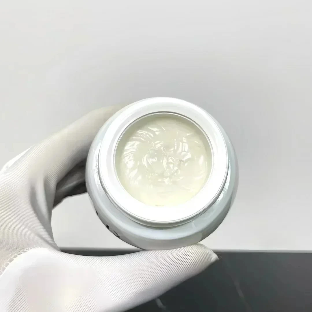Crema viso giorno e notte, strumento per il trucco - immagine 3