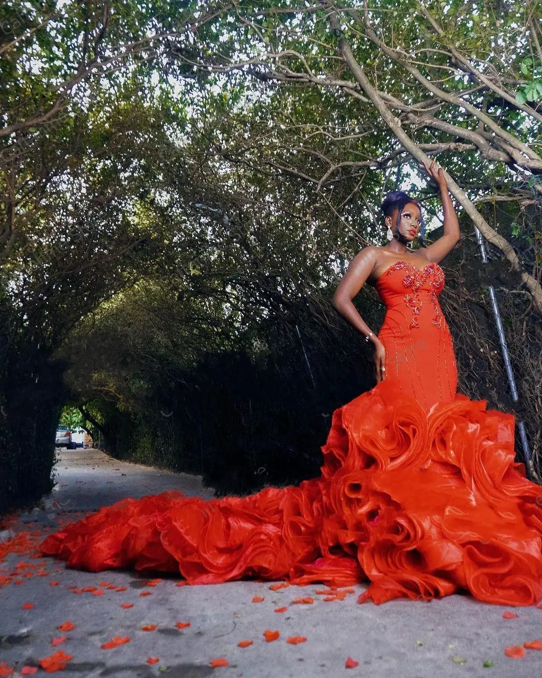 

Gorgerous Mermaid Sweetheart Beads Wedding Dresses Vestido De Novia Sweep Train Red Multi-Layered Organza Skirt Bride Gowns