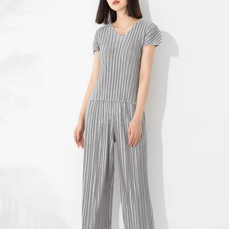 Miyake Pleated Fashion Casual Set Women's 2023 Spring New V-neck Glossy Short-Sleeved T-shirt Straight-Leg Pants Two-Piece Set
