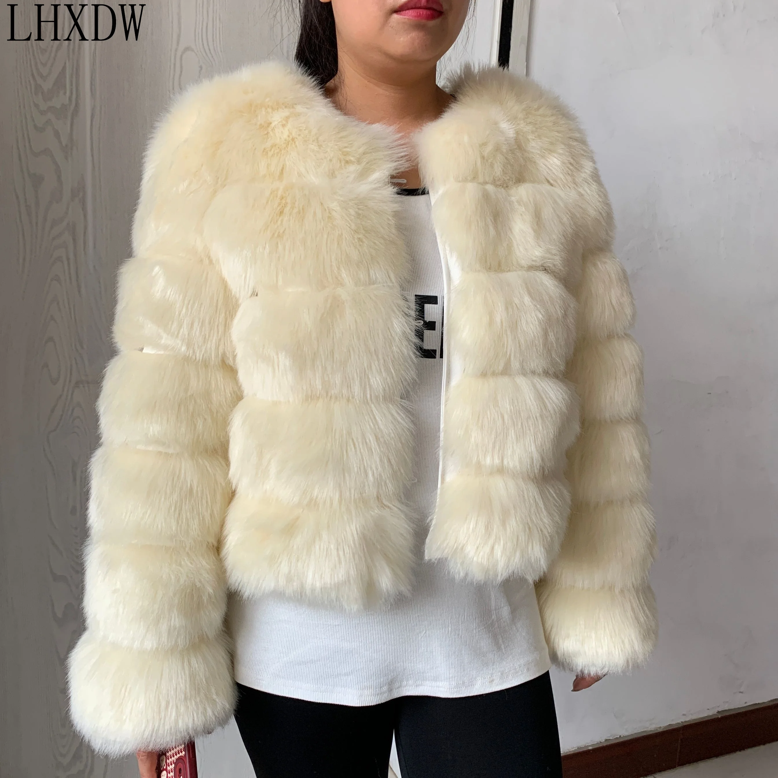 

LHXDW Women's Winter Artificial Fox Fur Coat Fashion Fluff Faux Fur Coat Short Sleeve and Long Sleeve Fox Fur Jacket False Fur