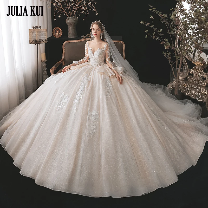 

Julia Kui Elegant Ball Gown Wedding Dress Chapel Train Beading Pearls Bling Bling Full Sleeves Appliques Lace Up Bridal Skirts