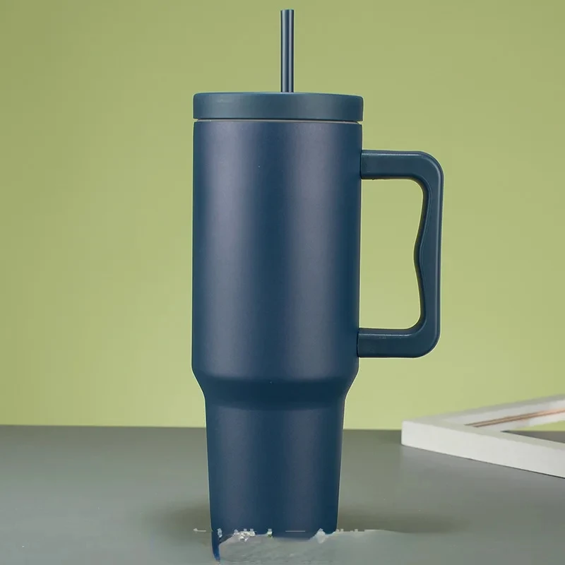 손잡이와 빨대 달린 진공 플라스크, 도로 여행을 위해 음료를 뜨겁거나 차갑게 보관함, 40oz