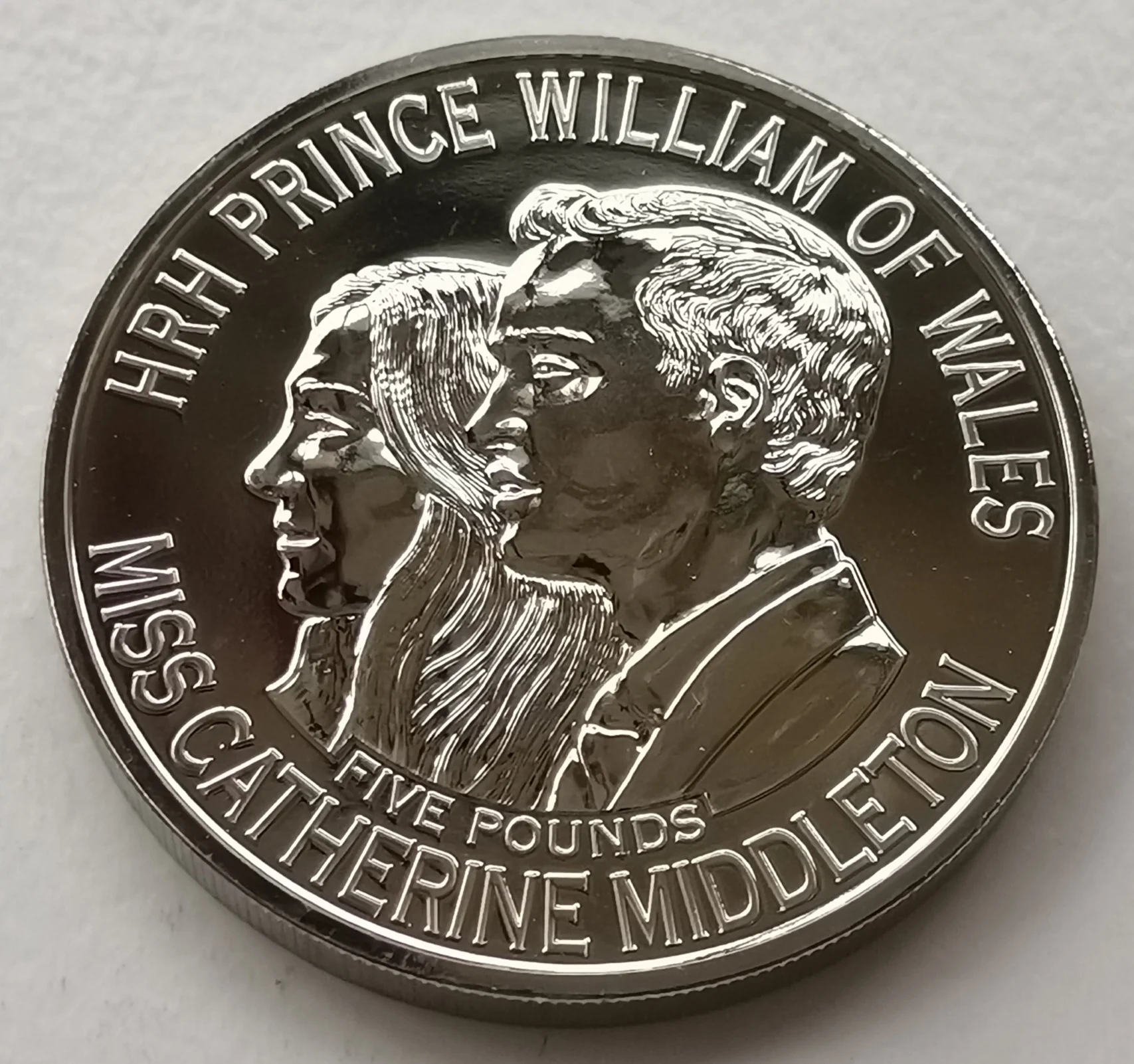 

38mm Prince William and Kate Middleton Genxi 2011 5 Pounds Commemorative Coin Queen's Head Crown Coin