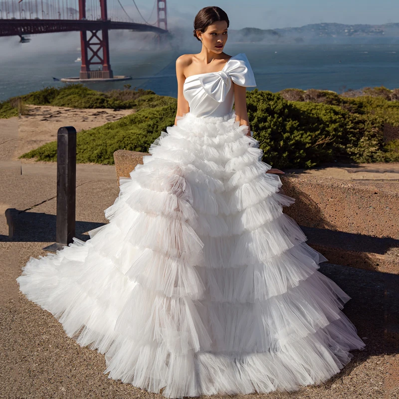 

Женское классическое бальное платье с бантом на одно плечо, фатиновое свадебное платье с длинным шлейфом, пушистые многоярусные сказочные свадебные платья, индивидуальный пошив