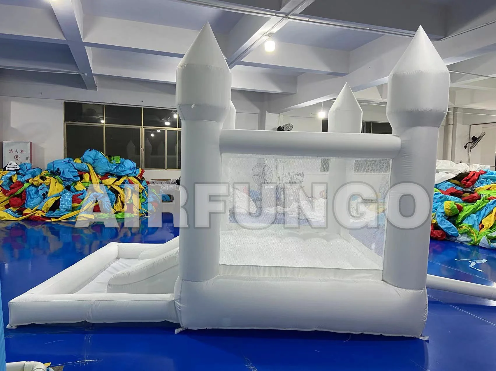 Kids 9x9x7ft Soft Play White Bounce House With Slide Ball Pit Party Customization Inflatable Mini Bouncy Castle With Blower 5