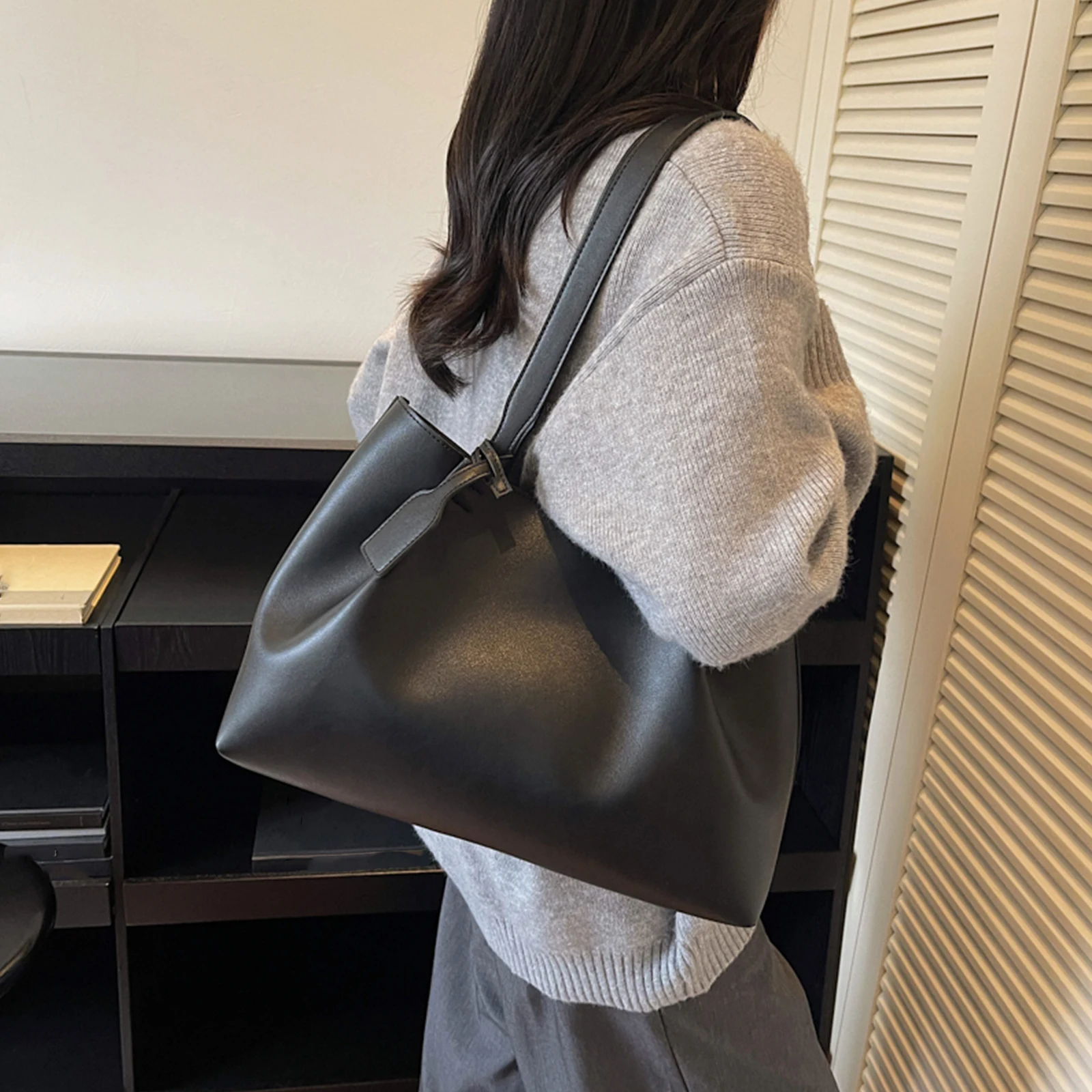 PU Leather Shoulder Bags Pleated Tote Bags Retro Commuter Bag for Women Work Shopping Travel Daily