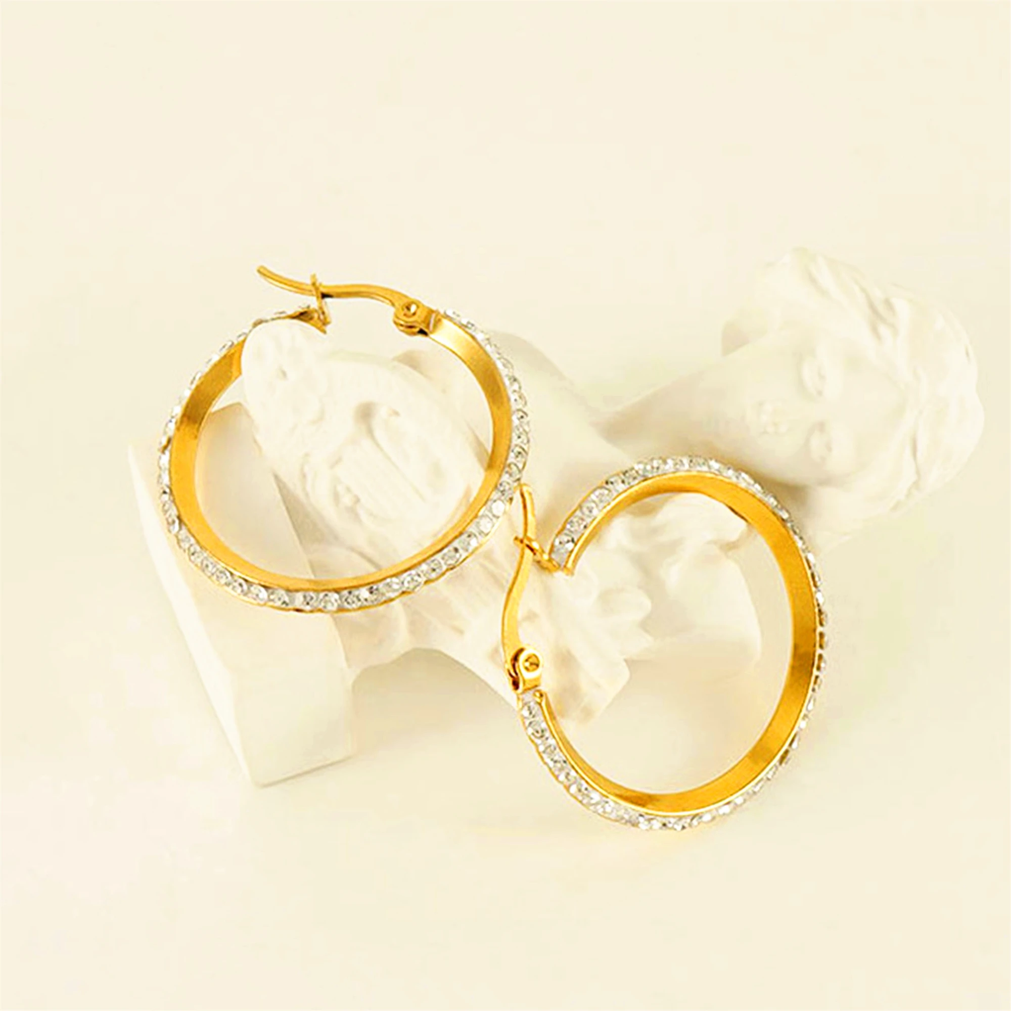 

Stainless Steel Luxury And Elegant Large Circle Ear Accessories Personalized Fully Goldtone Titanium Hoop Earrings For Women