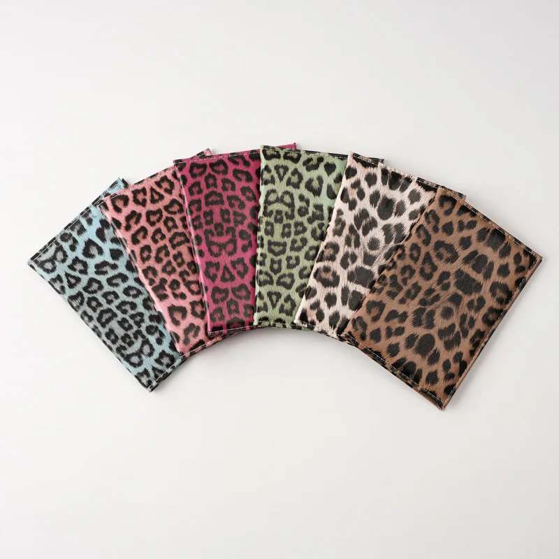 Custodia Protettiva per Passaporto con Stampa Leopardata, Portafoglio da Viaggio, Regalo, Porta Carte in Pelle PU, Borsa Portaoggetti Unisex - immagine 3