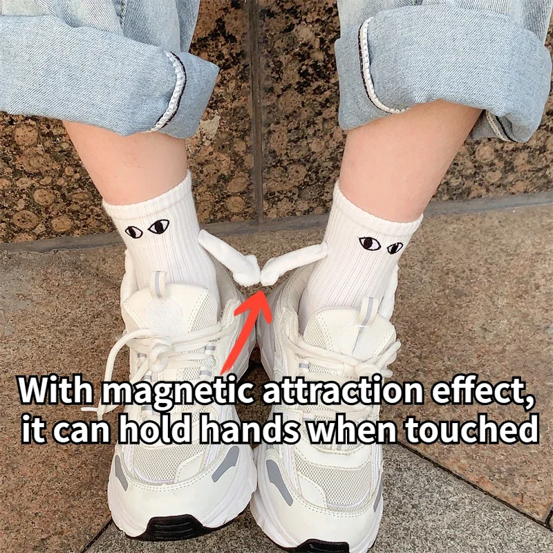 

1 Pair Magnetic Couple Holding Hands Socks Solid Color Cartoon Lovely Funny Mid Tube Socks Fashion Black White Sports Socks