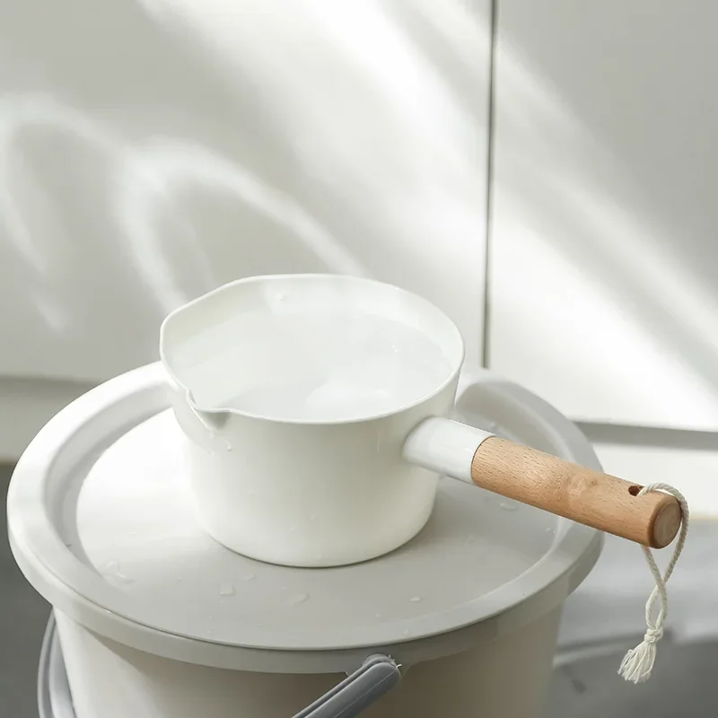 Plastic water ladle, Long Handle Water Scoop Household Durable Thick Plastic Water Scoop Can Hang Bathroom Kitchen Gadget Supplies Cleaning Tool