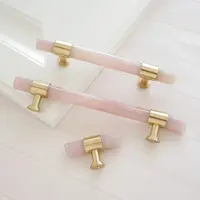 คริสตัลสีชมพูธรรมชาติตู้มือจับทองเหลือง T บาร์ลิ้นชักลูกบิดหรูหราตู้เสื้อผ้าโมเดิร์นเฟอร์นิเจอร์ฮาร์ดแวร์ 128 มม.96 มม. 2