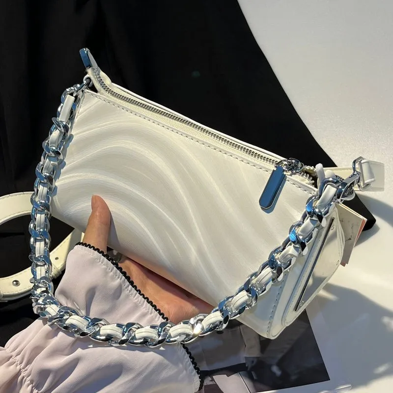 Hot Girl Harajuku Triangle Chain Shoulder Bag Women Iridescent Gradient Handbag Ladies Y2k  Personality Design Shoulder Bag 2025