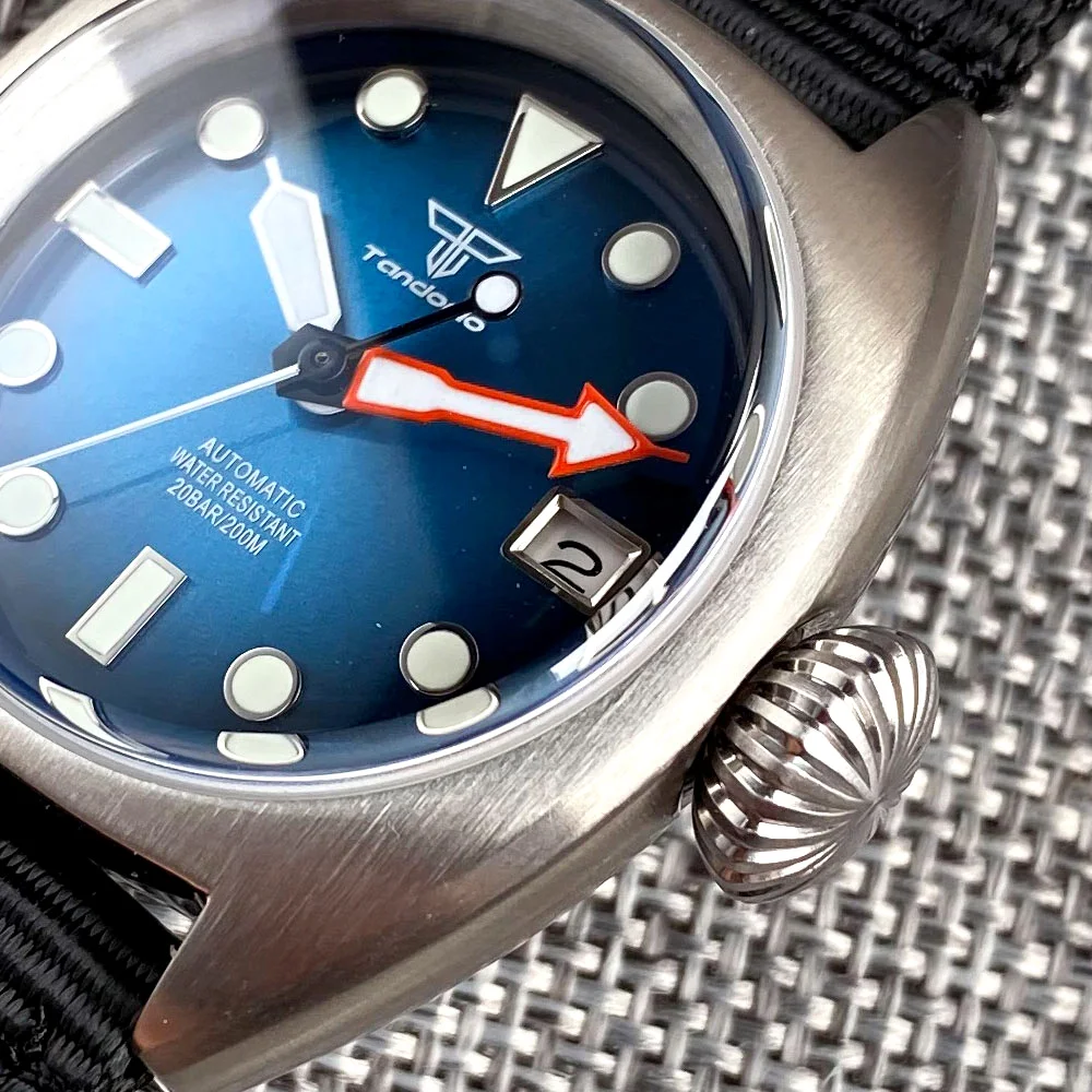 Military diver watch with NH35 automatic movement, sapphire crystal, stainless steel case, and 200m water resistance.