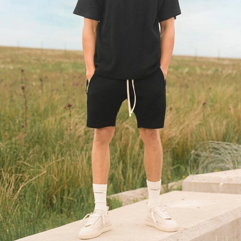 Summer loose fitting breathable men's shorts, street clothing, outdoor casual pants, zippered pockets, fashionable quarter pants