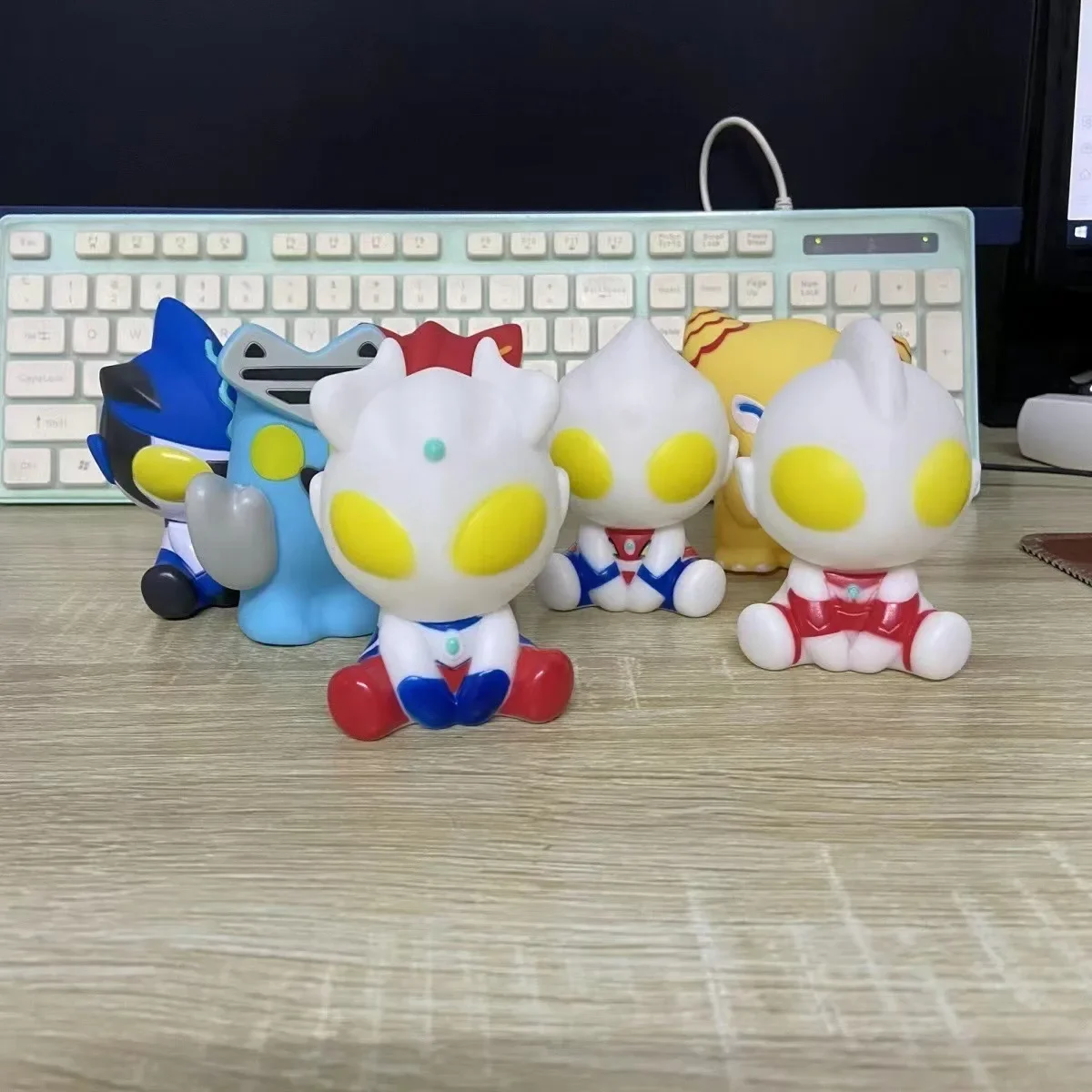 Q Mini 9Cm Gomma Morbida Monsters Ultra Warrior Rosso Zero Dyna Blu Gomora Alien Baltan Action Figures