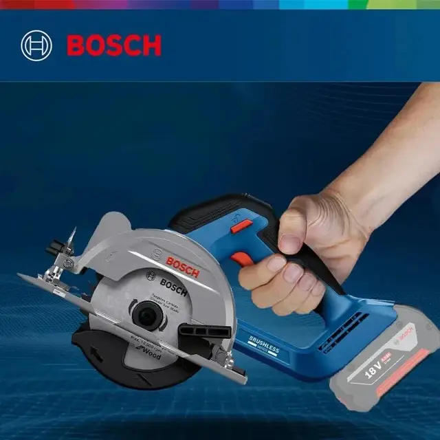 목재용 톱에 최적화된 BOSCH GKS 18V-44 전기 원형 톱과 배터리 충전기 세트