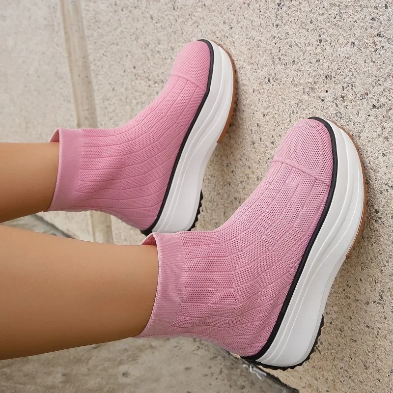 

Новинка 2024, повседневные короткие женские ботинки большого размера, дышащие однотонные короткие ботинки с одним рельефным рукавом и толстой подошвой, однотонные ботинки для женщин