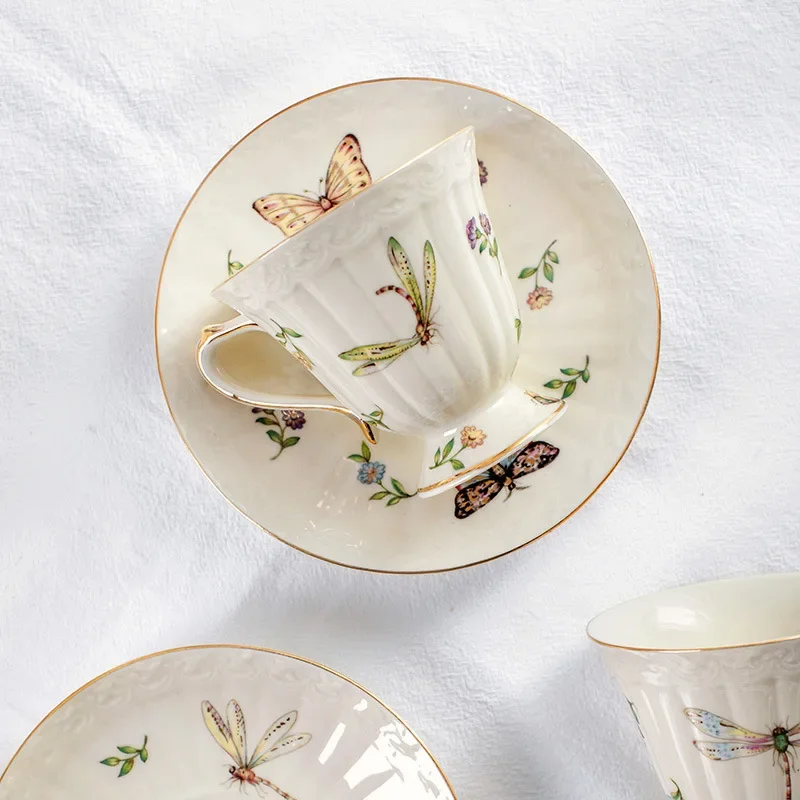 1PCS Europe Ceramic Mug Coffee Cup Saucers Set Set With Dessert Plate Spoon Insect Cup Espresso Cups Drinkware Teapot