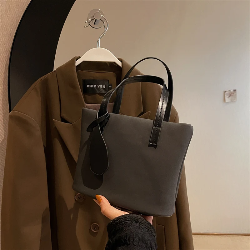 Classic Handbag With Luxury Design New Women's Shoulder Bag For Autumn/winter 2022 Small Tote Bag Casual Street Style Small Bag