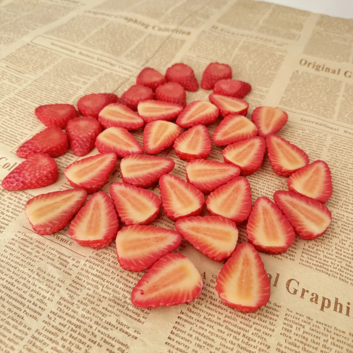 Simulated Food Strawberry Props Artificial Fake Fruit Slices To Decorate Fake Models in Fruit Shops