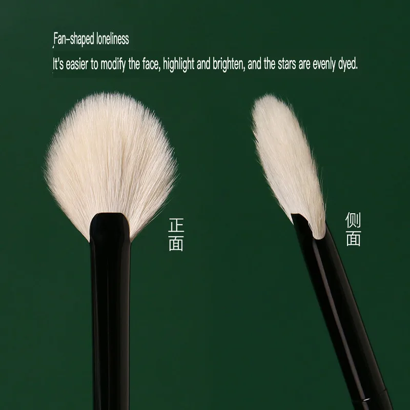 업그레이드된 M07 부채꼴 고광택 메이크업 브러쉬는 안티에이징 현대 시대를 위한 초보자도 사용하기에 매우 부드럽고 휴대성이 좋습니다.