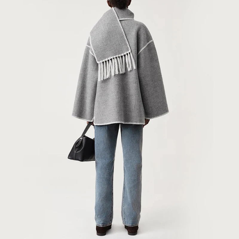 Рисунок 3 - Женское осенне-зимнее пальто черный