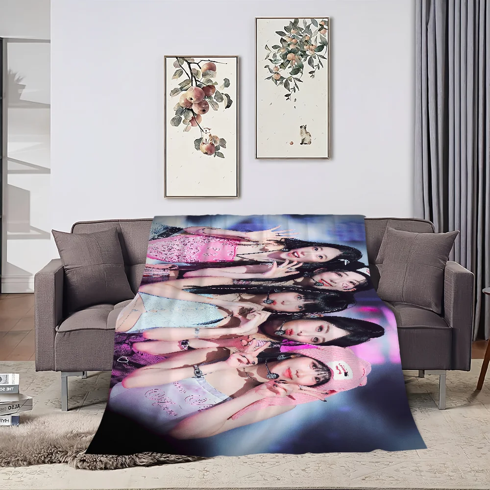 Kpop L-LE S-SSERAFIM Crazy Blanket comfort warm soft plush blanket suitable for sofa living room office bedroom travel and gifts 3