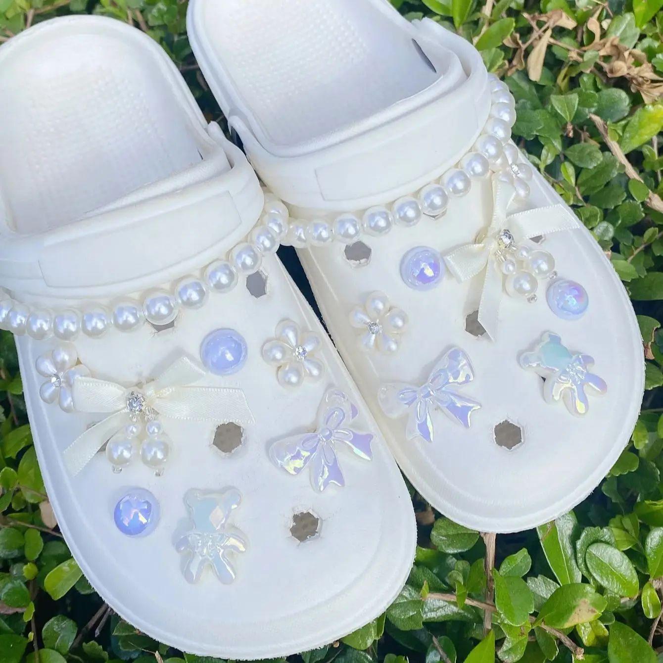 18 weiße Anhängerschleife, Bär, bunte Schleife, Punkt-Diamant-Blumen-Schuhschnalle, DIY-Dekorationen, multifunktionales Schuhclip-Zubehör – Detail 2