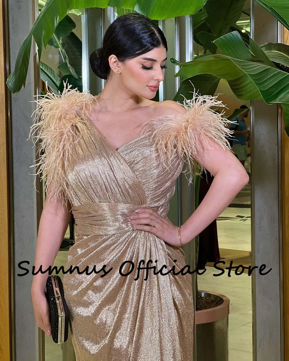 Рисунок 5 - Платье женское вечернее с разрезом на боку