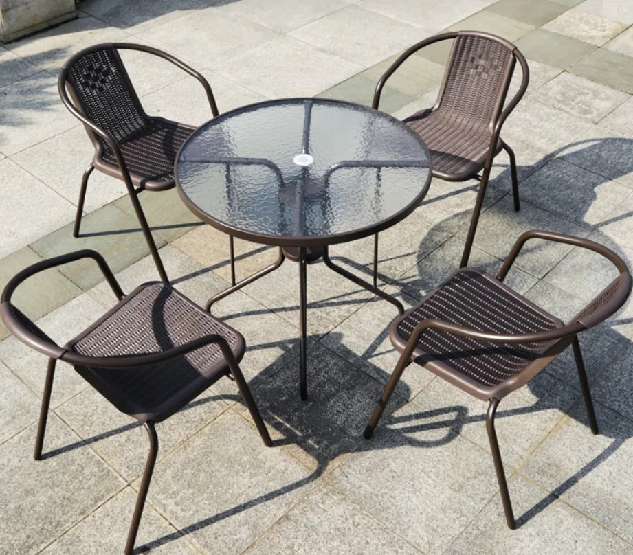 

Three piece set of outdoor tables and chairs with umbrellas, imitation rattan chairs, outdoor leisure balconies, small coffee ta