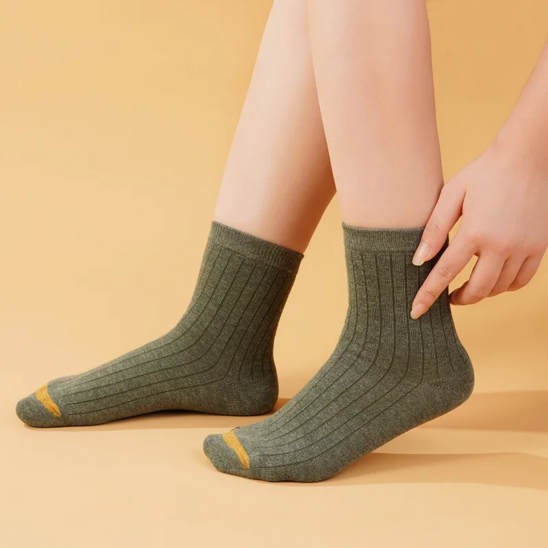 

Осенне-зимние женские носки контрастного цвета с украшением в виде носка; Простые Повседневные Дышащие носки средней длины для девочек в спортивном стиле