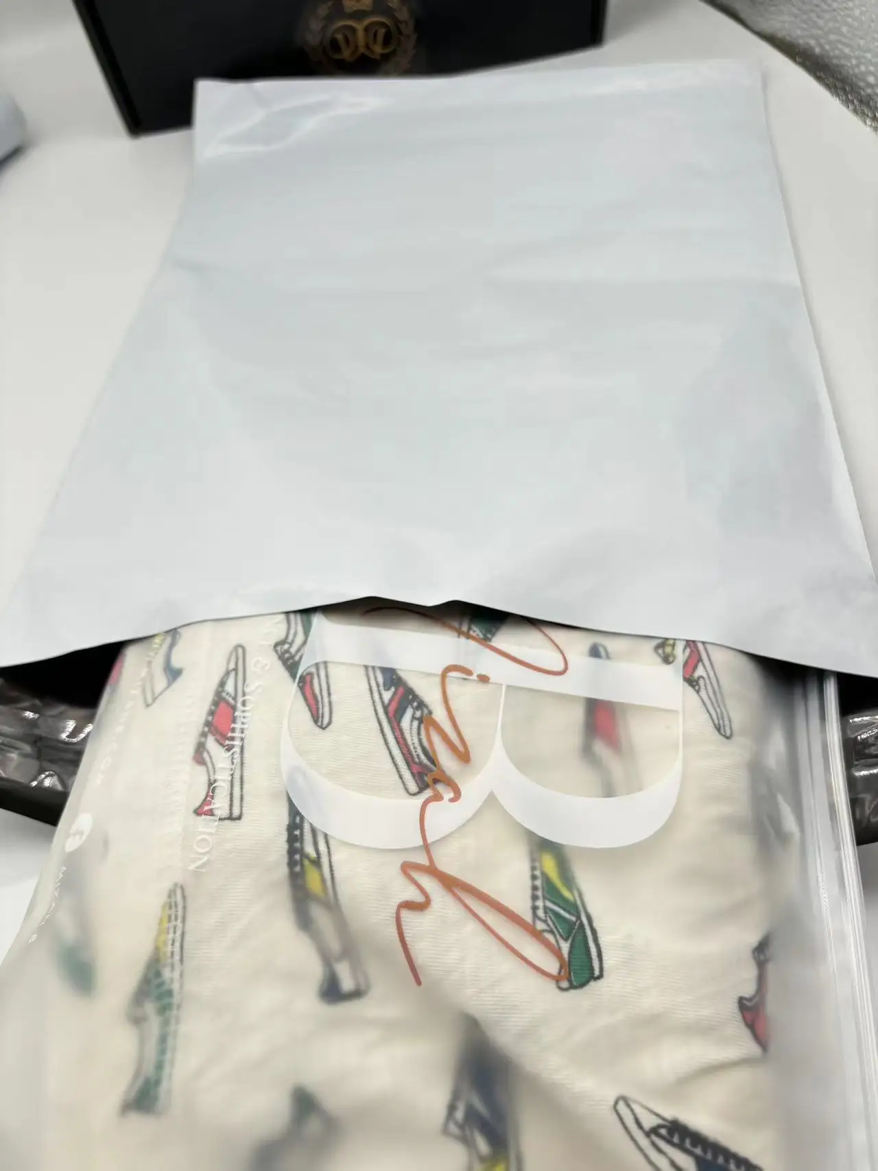 Рисунок 4 - Белая почтовая сумка с логотипом