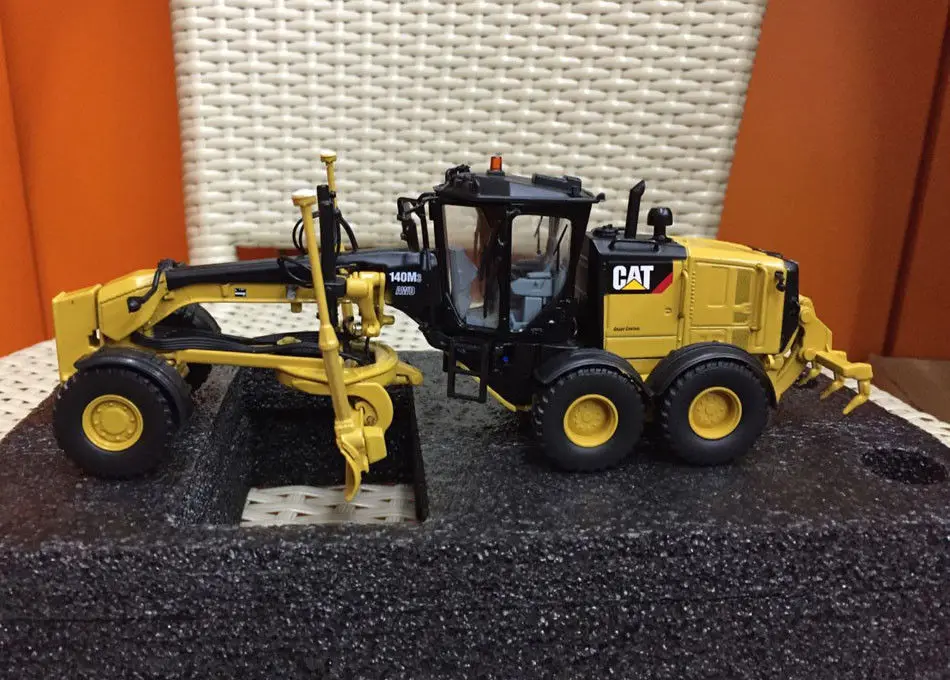 

Caterpillar Cat 140M3 Motor Grader 1/50 Scale Model By Diecast Masters DM85544