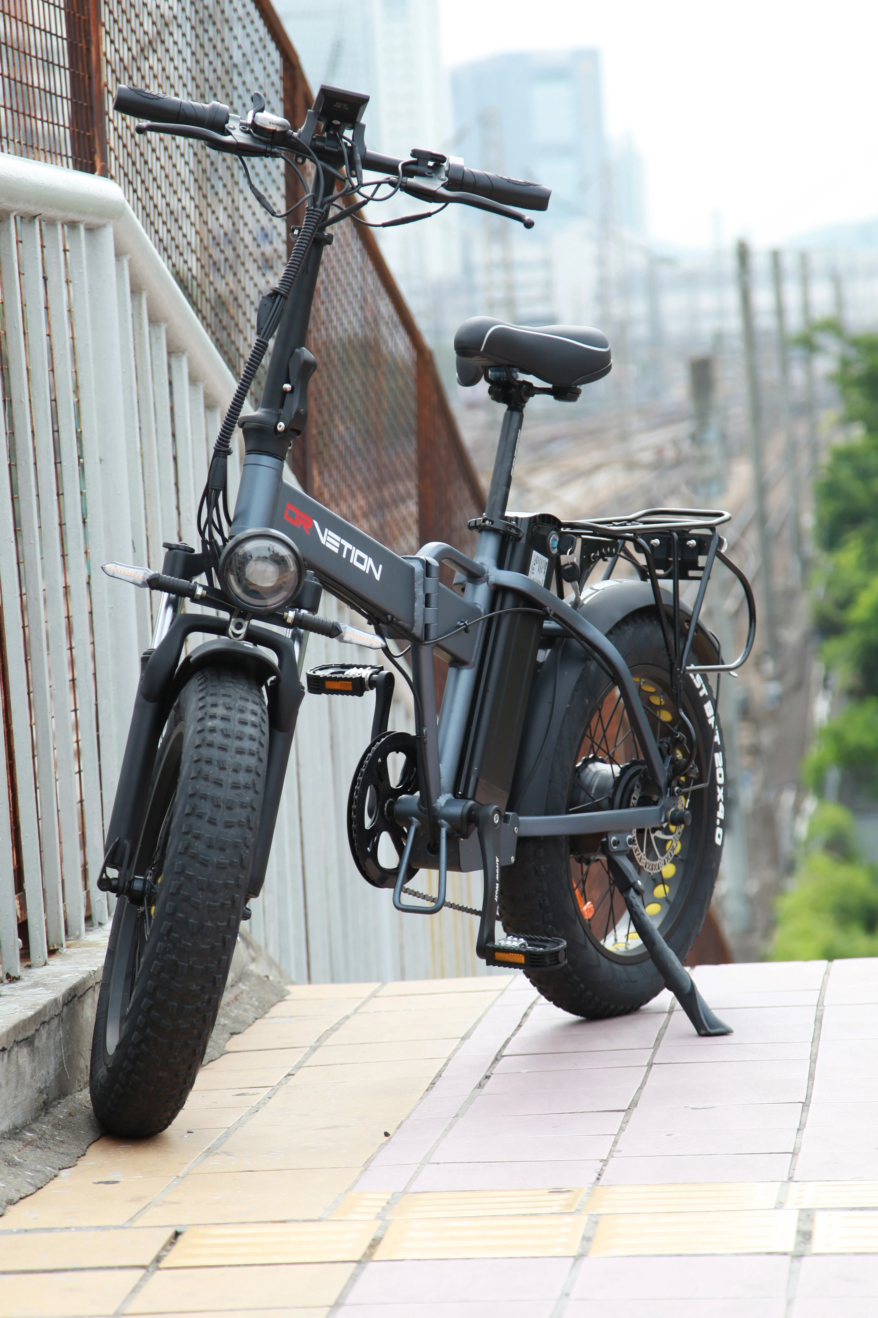 Elektrofahrrad Drvetion AT20 48V 15/20AH Akku 750W Motor 25KM/H Geschwindigkeit Stadtpendler E-Bike EU-Lagerbestand – Detail 3