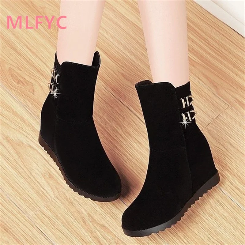 New Autumn and Winter Large Short Boots for Women's Matte Versatile Flat Bottom Mid Boot with Elevated Velvet Inside