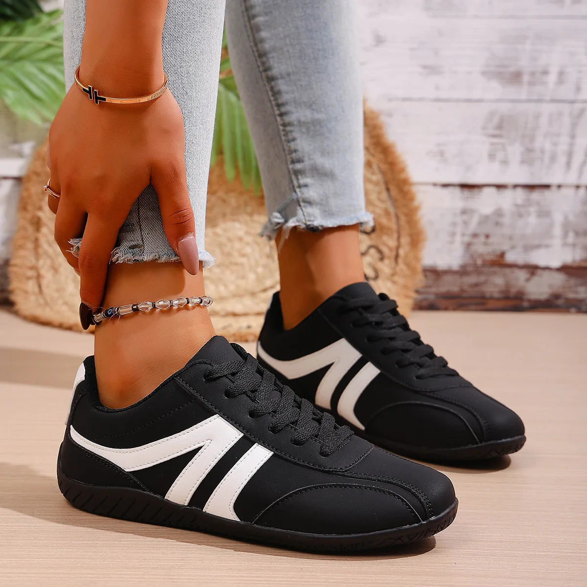 2025 new Women's Lightweight Breathable Shoes Stylish Lace-Up Casual Shoes - With Closed Toe Design, Perfect For Casual Wear