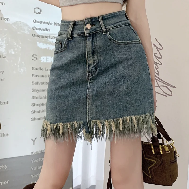 

DAYIFUN Raw Edge Denim Skirts Women 2023 New Fashion High Waisted Buttocks Short Skirt Tassels Design Sense Female Clothing