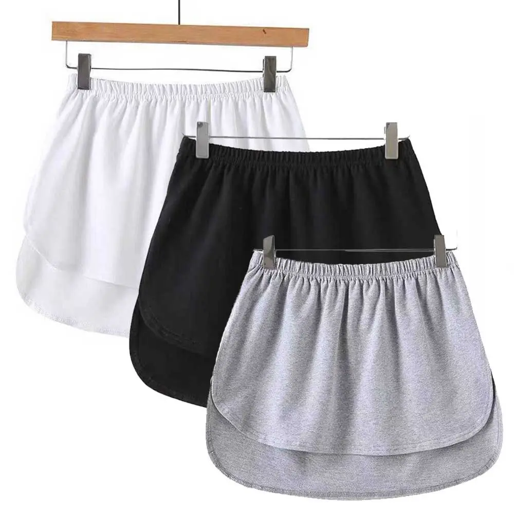 

Женская мини-юбка-комбинация с разрезом по краю