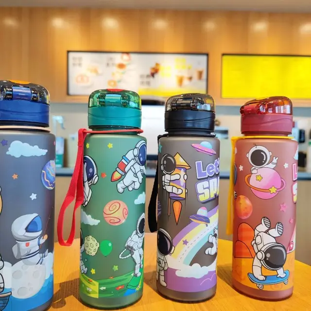 High Quality 700ML Astronaut Space Cup Plastic Seal Sippy Cup Cartoon With Latch Water Bottle Outdoor Sports 5
