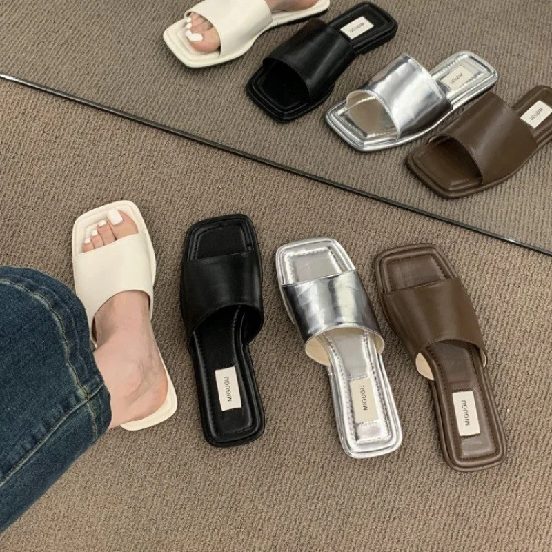 

2023 summer new Korean clip toe chunky heel sandals women outside wear square head shoes open toe one line sandals