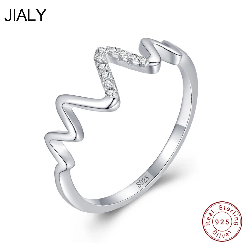 

Женское кольцо из серебра 925 пробы, с фианитом