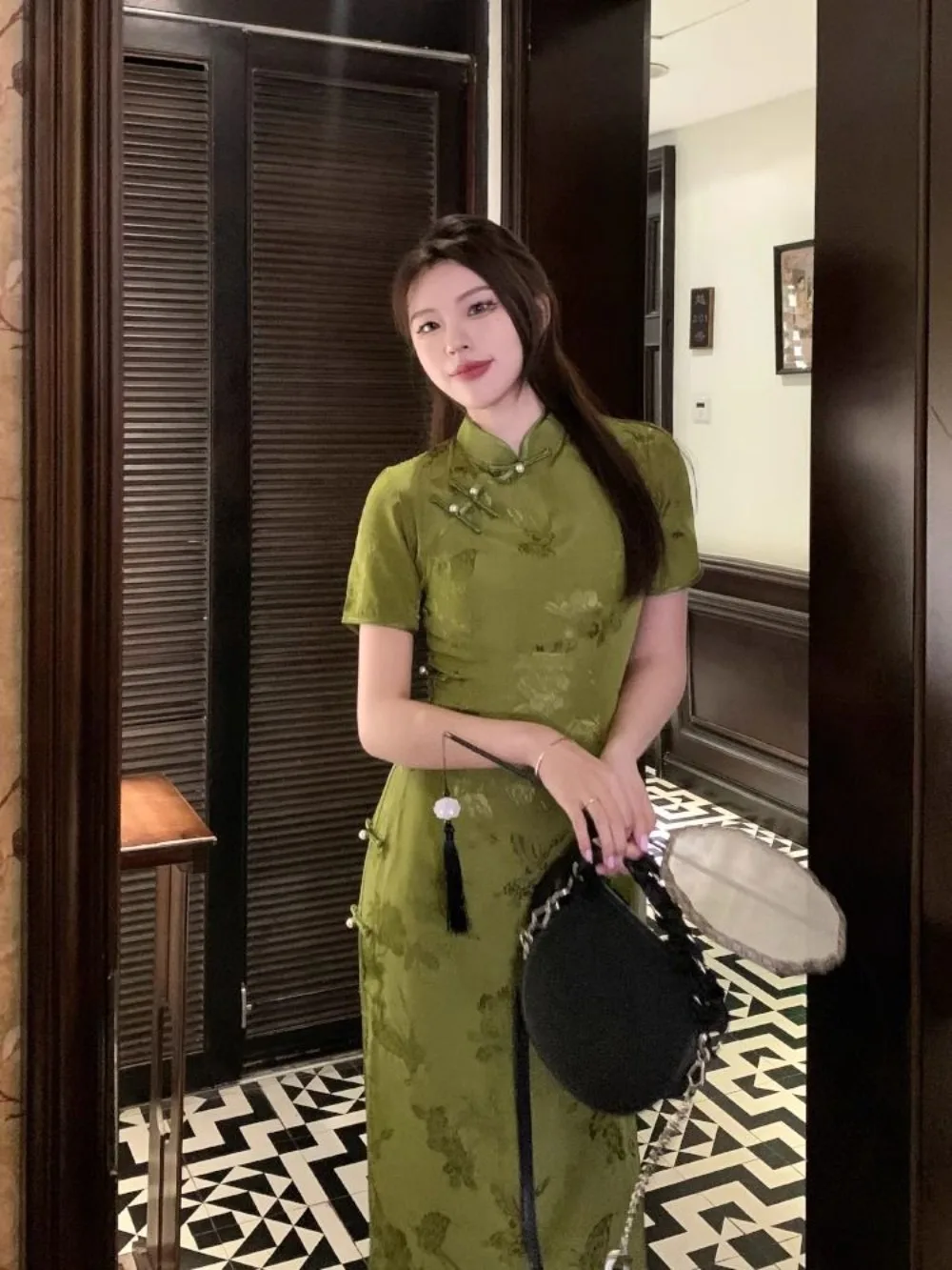 

Daily new green cheongsam female new Chinese small people Republican style women's summer fashion womens cheongsam skirt 2024
