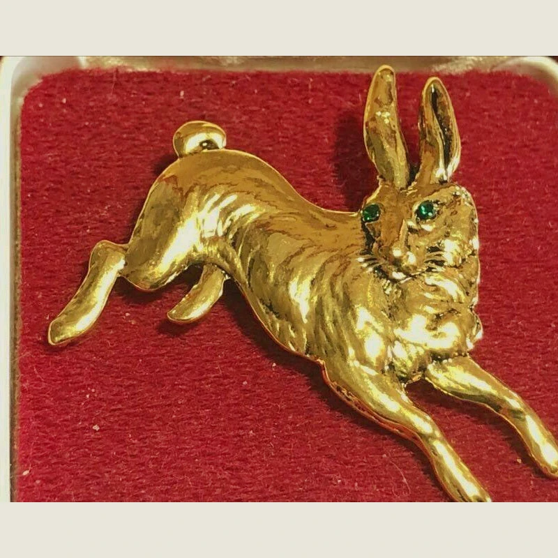 Retro High Grade Small Rabbit Brooch Pin Cartoon Animal Emblem New Year ...