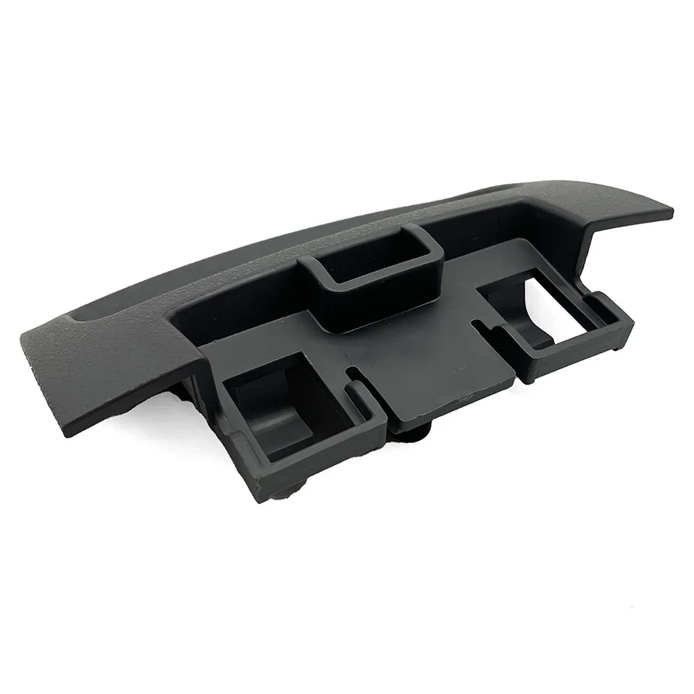 견고하고 신뢰할 수 있는 후면 콘솔 팔걸이 커버는 '11년부터 '18년까지의 폴로 시리즈에 맞게 설계되었습니다.