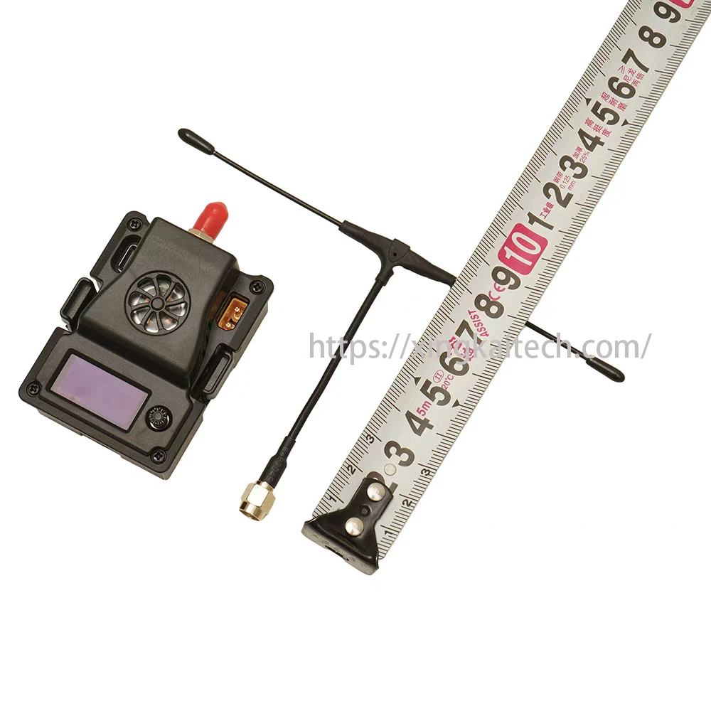 Module ELRS 915MHz VTX 750MHz VRX pour drone FPV, connecté à une carte de vol, prêt à installer.