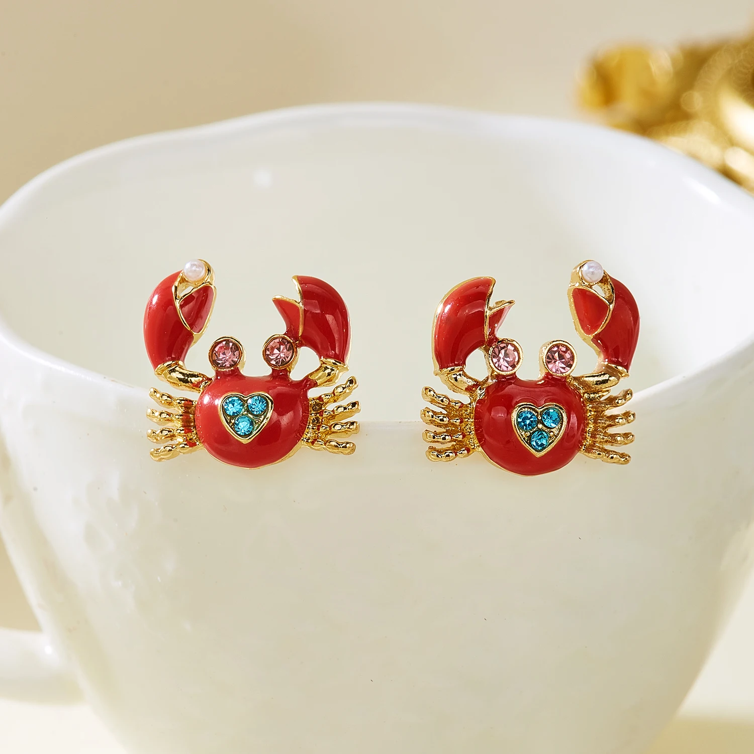 Modische Niedliche Herz-Krabben-Ohrstecker für Frauen Emaille Cartoon-Tier-Ohrringe Strand-Urlaub Accessoires Schmuck Geschenke