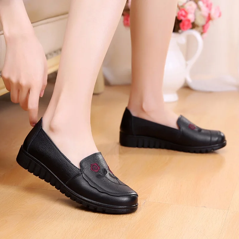 Spring Autumn New Genuine Leather Woman Footwear Slip On Shoes Women Casual Ballet Flats Shoes Mother single Shoes