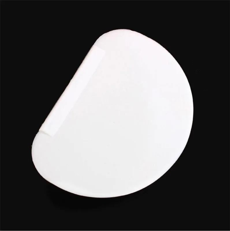 Description Picture 5 of itemRound Plastic Dough Pizza Cutter Pastry Slicer Blade Dough Scraper for Cake Bread Pasty Scraper Kitchen Tools baking accessories