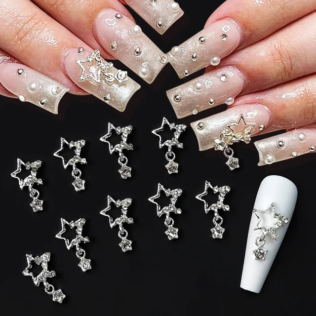 Spice Up Your Mani With The Star Nail Trend