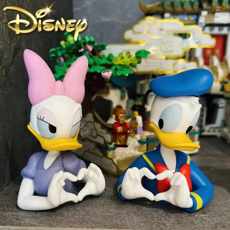 

Disney Loves Donald Duck Daisy Mini Heart Half Bust Stylish Handwork Cartoon Models Table Decoration Women And Men Gift Toys